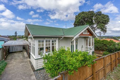 Photo of property in 13 Islington Avenue, New Lynn, Auckland, 0600