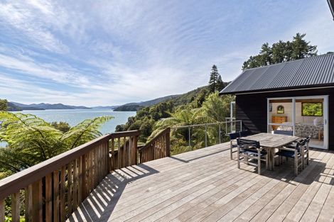 Photo of property in 2045 Queen Charlotte Drive, Ngakuta Bay, Picton, 7281