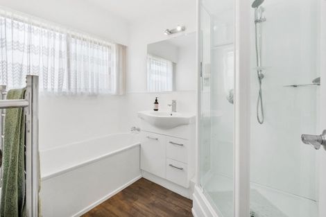 Photo of property in 4 Evelyn Road, Cockle Bay, Auckland, 2014