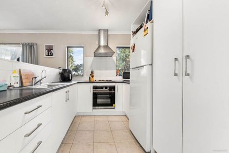 Photo of property in 1 Rixon Place, Te Atatu Peninsula, Auckland, 0610