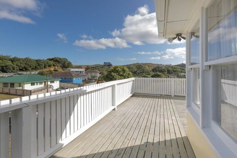 Photo of property in 10 Maher Place, Ranui, Porirua, 5024