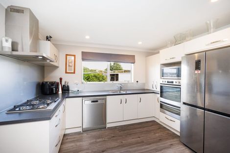 Photo of property in 5 Haast Place, Awapuni, Palmerston North, 4412