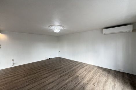 Photo of property in 1/260 Sunset Road, Windsor Park, Auckland, 0632