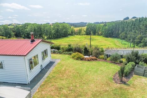 Photo of property in 6 Skelton Crescent, Paparoa, 0571