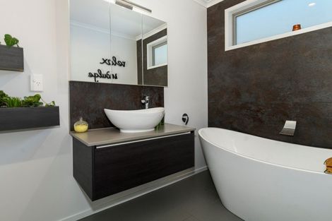 Photo of property in 35 Double Bay Road, Pyes Pa, Tauranga, 3112