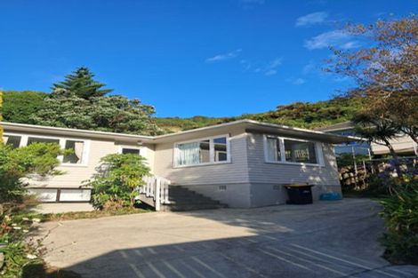 Photo of property in 107 Parkvale Road, Karori, Wellington, 6012