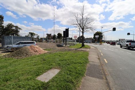 Photo of property in 320 Lincoln Road, Henderson, Auckland, 0610