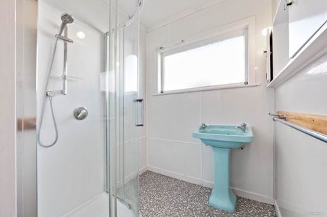 Photo of property in 3 Marlene Avenue, Te Atatu South, Auckland, 0610