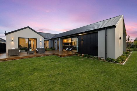 Photo of property in 8 Kirkland Crescent, Harewood, Christchurch, 8051