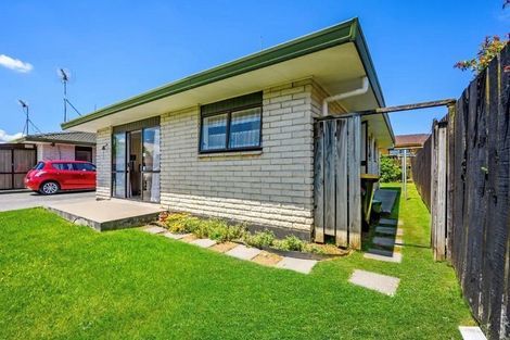 Photo of property in 2/12 Wellington Street, Papakura, 2110