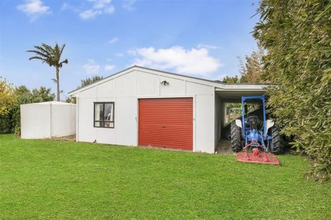 Photo of property in 102 Taiapa Road, Muriwai, Waimauku, 0881