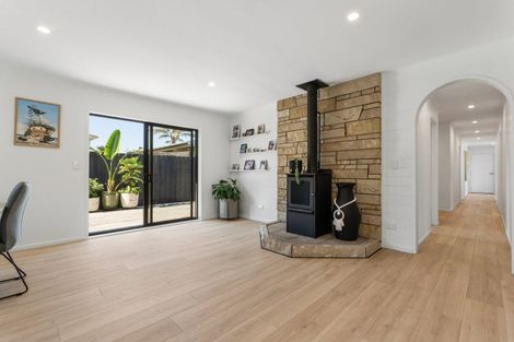 Photo of property in 111 Dickson Road, Papamoa Beach, Papamoa, 3118