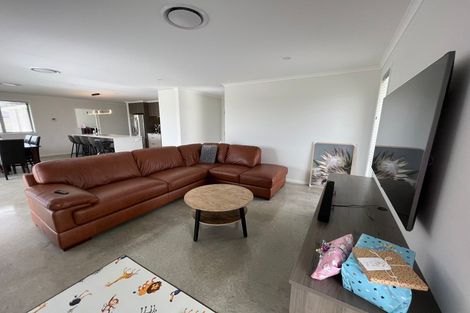 Photo of property in 32 County Drive, Hawera, 4610