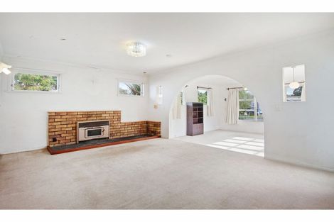 Photo of property in 3 Ngatoa Place, Glenfield, Auckland, 0629