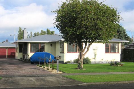 Photo of property in 111 Ruamahanga Crescent, Terrace End, Palmerston North, 4410