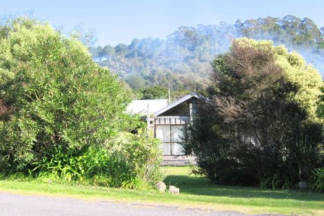 Photo of property in 2 Riverview Road, Cooks Beach, Whitianga, 3591