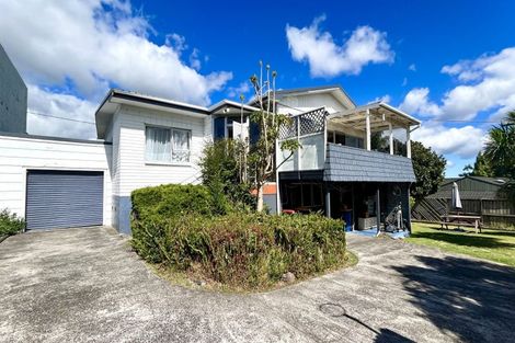 Photo of property in 3 Hillary Heights Avenue, Glendene, Auckland, 0602
