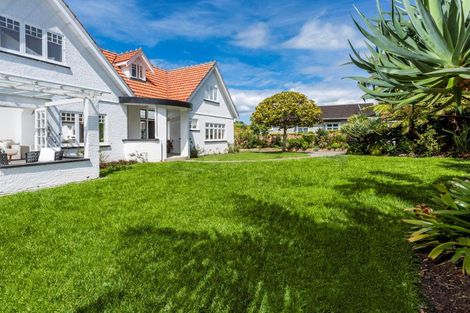 Photo of property in 1 Ascot Avenue, Narrow Neck, Auckland, 0624