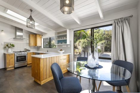 Photo of property in 27 Hastings Parade, Devonport, Auckland, 0624