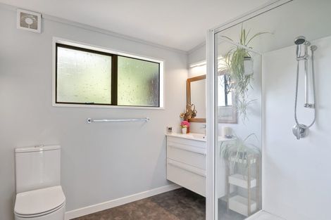 Photo of property in 34 Avro Road, Blue Mountains, Upper Hutt, 5371