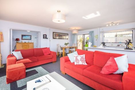 Photo of property in 8 Harbour Crest Drive, Waiuku, 2123