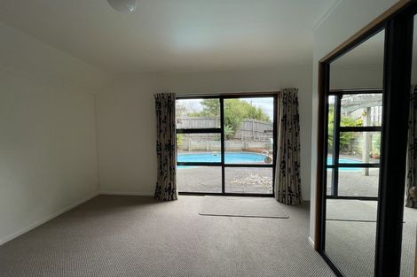 Photo of property in 1 Calypso Place, Rothesay Bay, Auckland, 0630