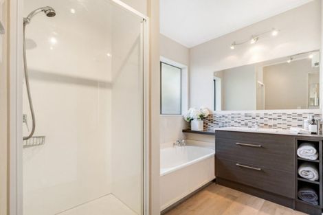 Photo of property in 2/5 Askew Place, Farm Cove, Auckland, 2012