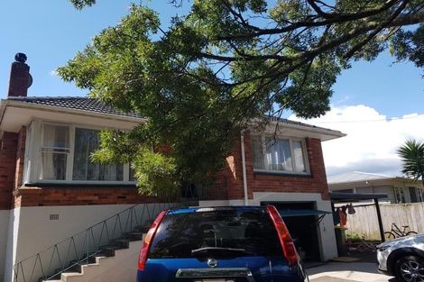 Photo of property in 48 Buscomb Avenue, Henderson, Auckland, 0610