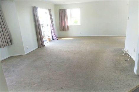 Photo of property in 2/3 Bruce Road, Glenfield, Auckland, 0629