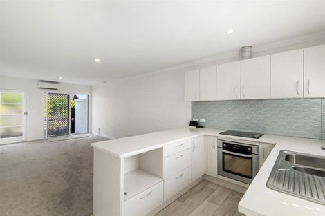 Photo of property in 1/9 John Court Street, Birkenhead, Auckland, 0626