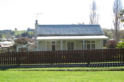 Photo of property in 16 Feltham Street, Hunterville, 4730