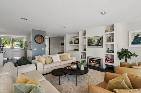 Photo of property in 10 Tapley Paddock, Wanaka, 9305