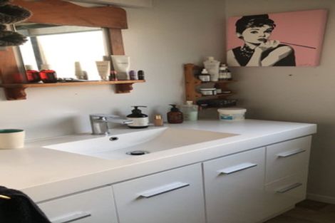 Photo of property in 1/8 Marsh Avenue, Forrest Hill, Auckland, 0620