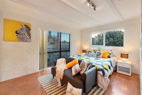 Photo of property in 29 Raymond Terrace, Northcote, Auckland, 0627