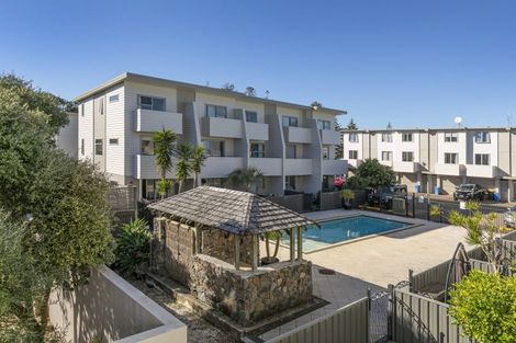 Photo of property in 8/3 Riverside Road, Orewa, 0931