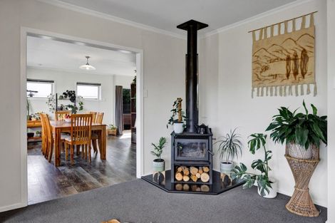 Photo of property in 1 Nikau Street, Inglewood, 4330