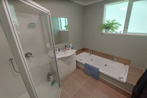 Photo of property in 32 Holborn Drive, Stokes Valley, Lower Hutt, 5019