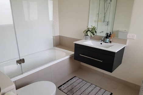 Photo of property in 44b Gilbransen Road, Kumeu, 0810