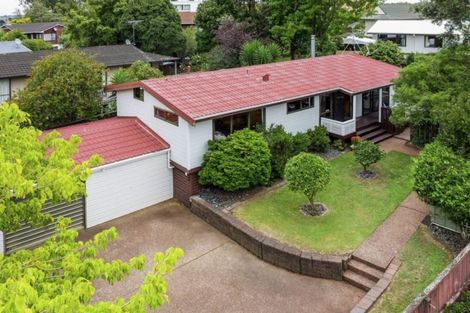 Photo of property in 35 Botany Road, Botany Downs, Auckland, 2010