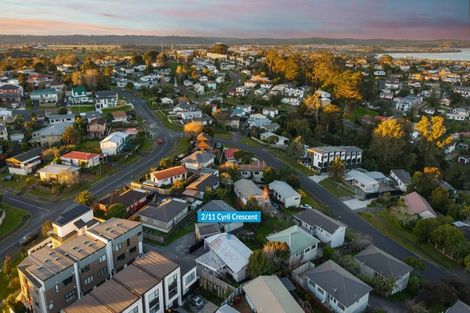 Photo of property in 2/11 Cyril Crescent, West Harbour, Auckland, 0618
