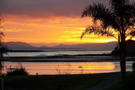 Photo of property in 5 Gleneagles Grove, Wattle Downs, Auckland, 2103