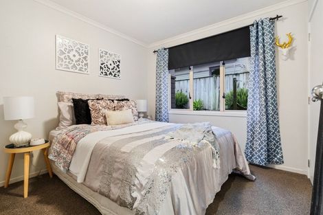 Photo of property in 15 Cinnabar Place, Westgate, Auckland, 0614