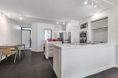 Photo of property in 10 Marine Parade, Mount Maunganui, 3116