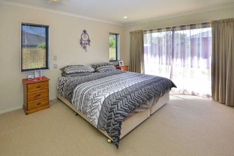 Photo of property in 33 Croftview Road, Wattle Downs, Auckland, 2103