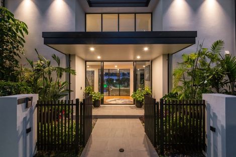 Photo of property in 90 Marine Parade, Mellons Bay, Auckland, 2014