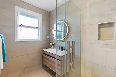 Photo of property in 32 Kirrie Avenue, Te Atatu South, Auckland, 0610