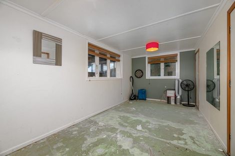 Photo of property in 20 Raroa Terrace, Waiatarua, Auckland, 0604