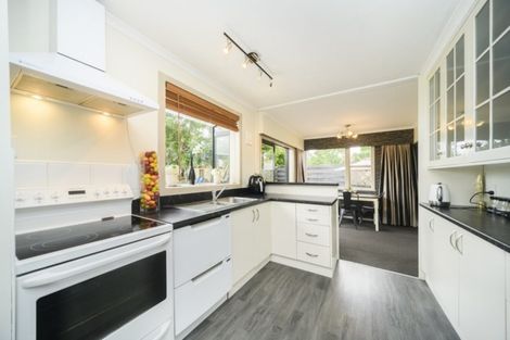 Photo of property in 2 Pukatea Place, Milson, Palmerston North, 4414