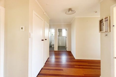 Photo of property in 15 Albert Road, Kelston, Auckland, 0602