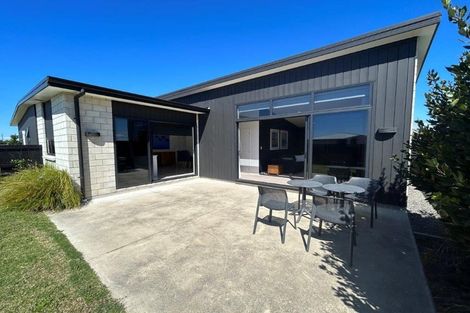Photo of property in 2 Franks Way, Papamoa Beach, Papamoa, 3118